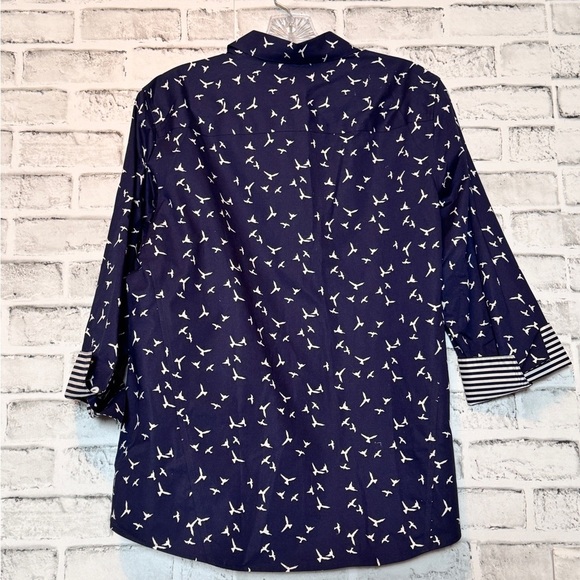 Navy Blue Button-Up‎ Shirt with white Bird Print size M 3/4 sleeve cuffed stripe - Picture 2 of 8